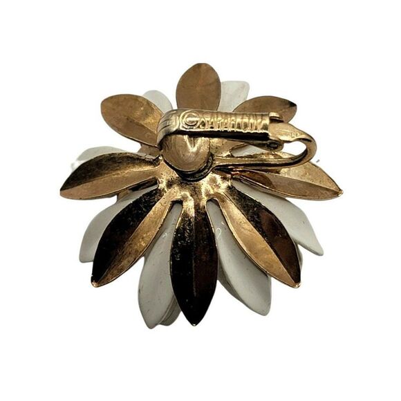 Vintage SARAH COVENTRY Enamel Flower Brooch & Earring SET White 3-D Gold Lot - Picture 4 of 6